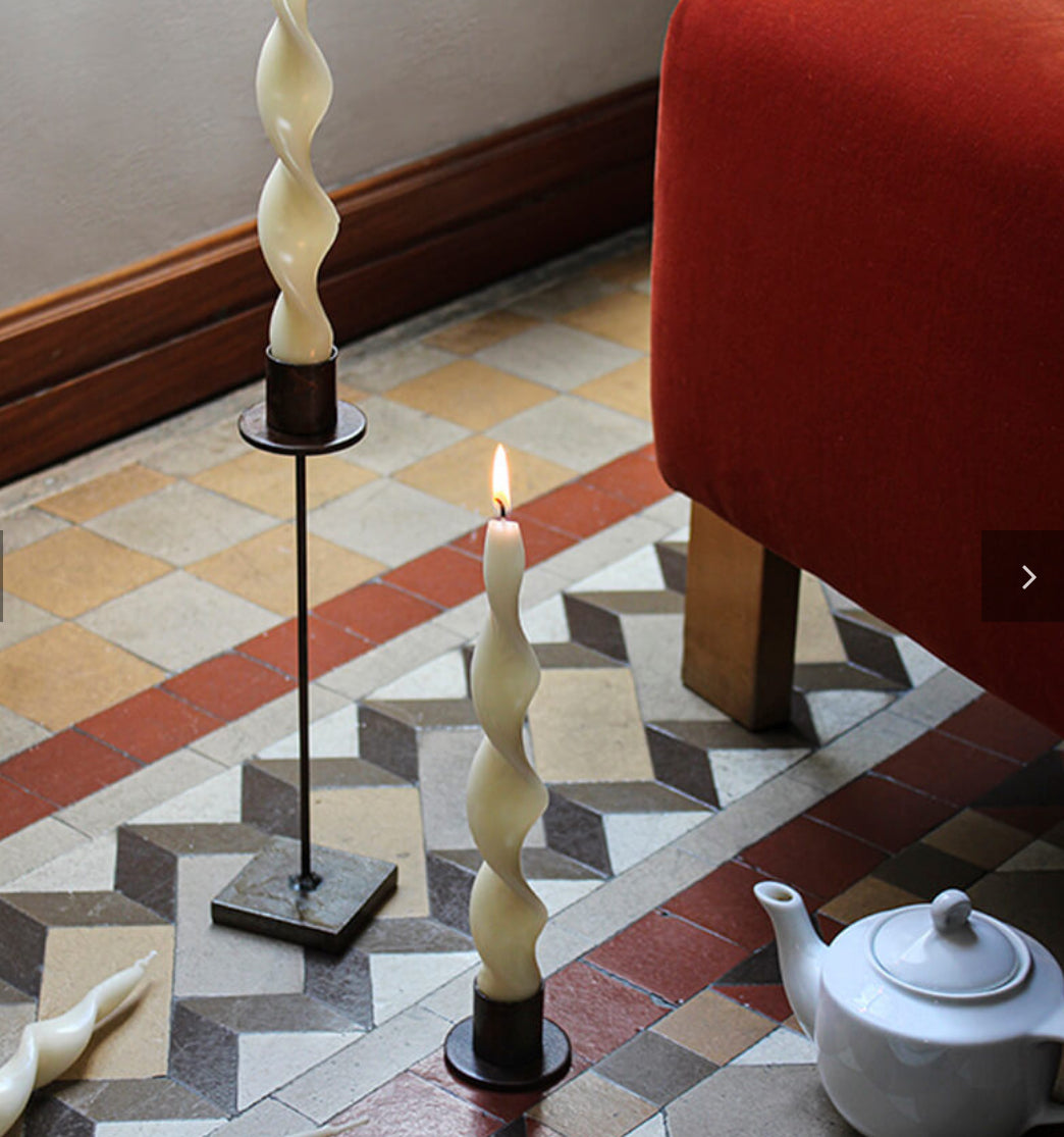 Candelabro metálico mediano