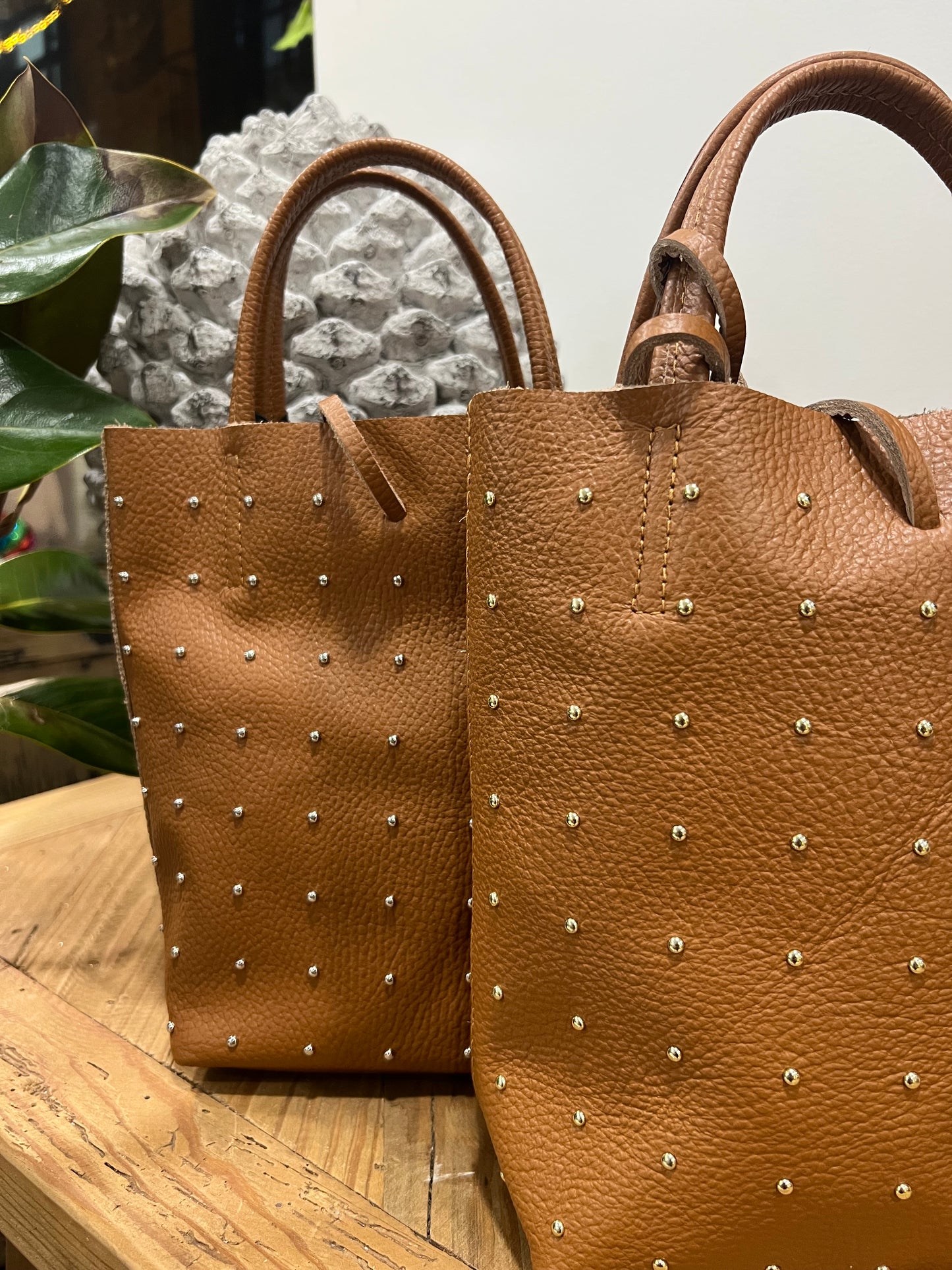 Bolso tachas Camel oro