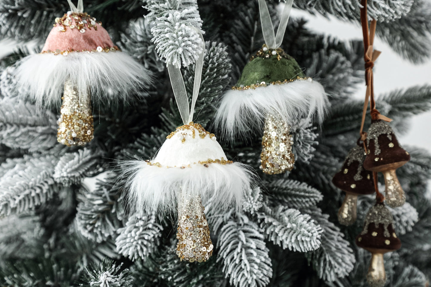 Seta velvet y lentejuelas verde