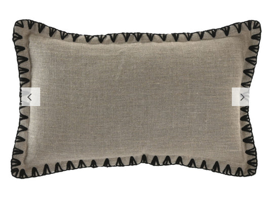 Cojín lino pespunte negro 50x30